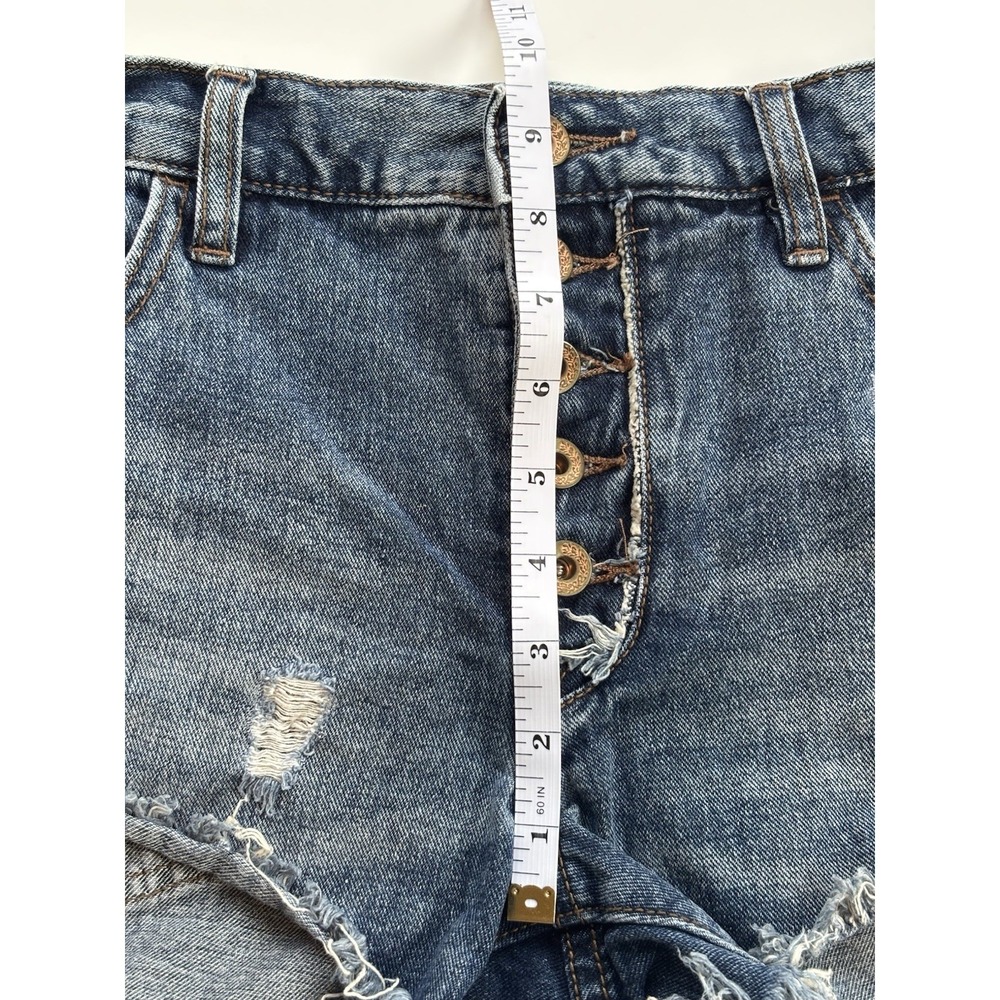 FREE PEOPLE Women's Raw Hem Short Denim Shorts Size 27 Button-Fly Boho Festival - Picture 7 of 9